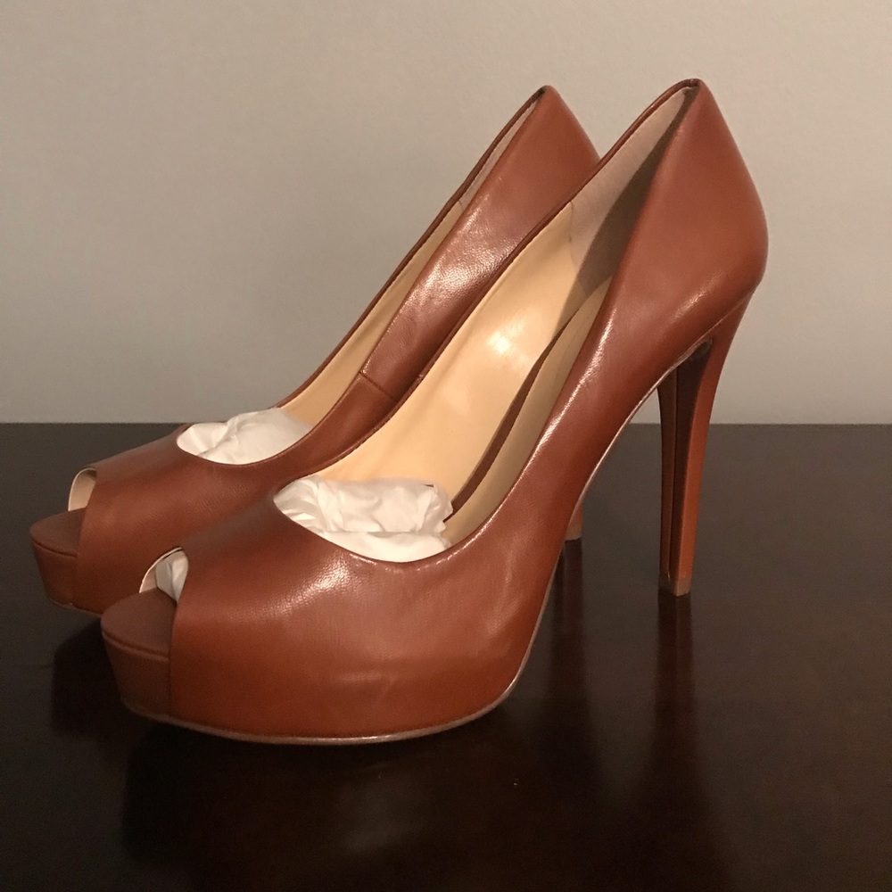 “Guess” what?? These beautiful pumps can be yours!